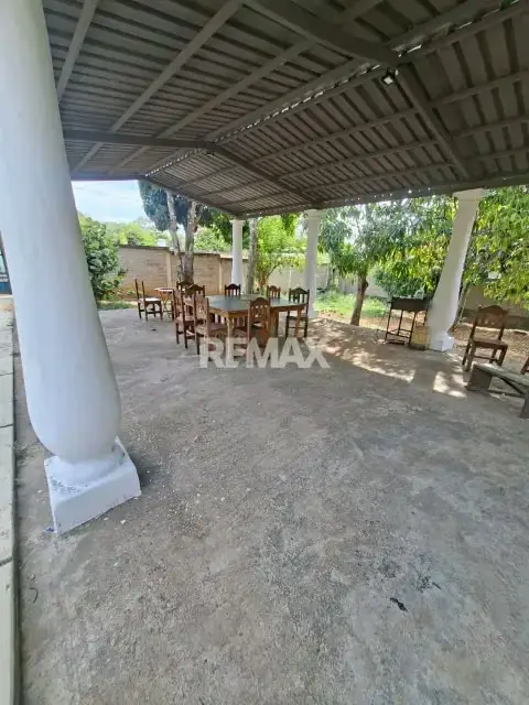 CASA CON GRAN EXTENSION DE TERRENO PROPIO