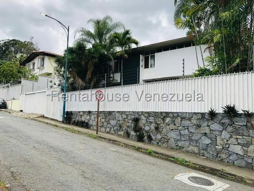 Casa (Multipes Niveles) en Venta en Prados del Este, Distrito Metropolitano