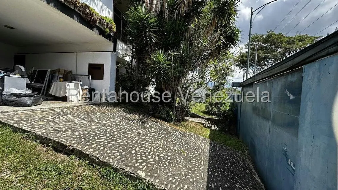 Casa (Multipes Niveles) en Venta en Prados del Este, Distrito Metropolitano - 16