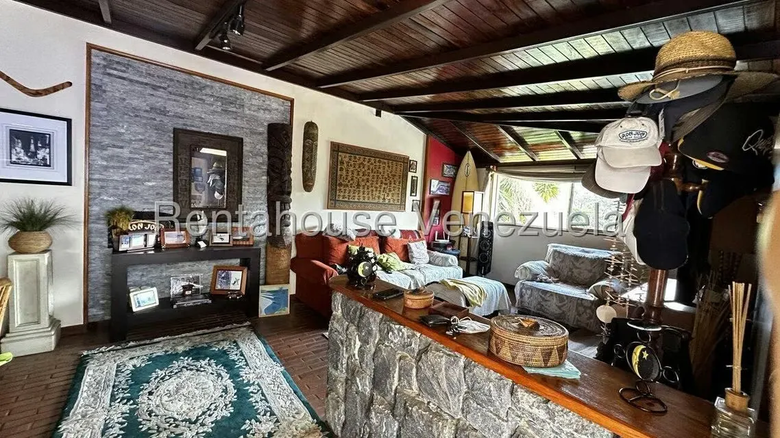 Casa (Multipes Niveles) en Venta en Prados del Este, Distrito Metropolitano - 55
