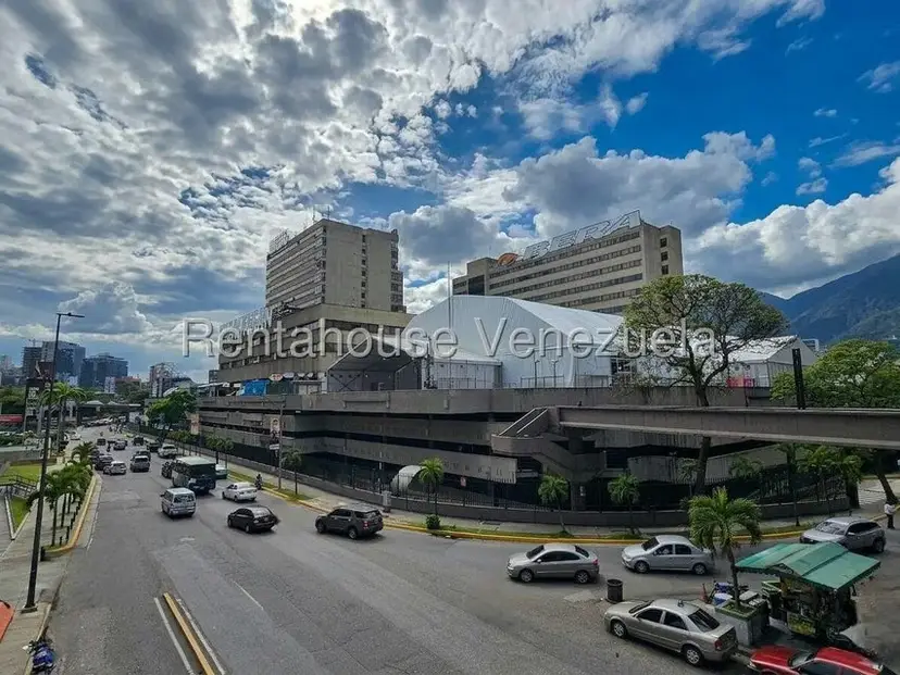 Comercial (Oficina) en Venta en Chuao, Distrito Metropolitano