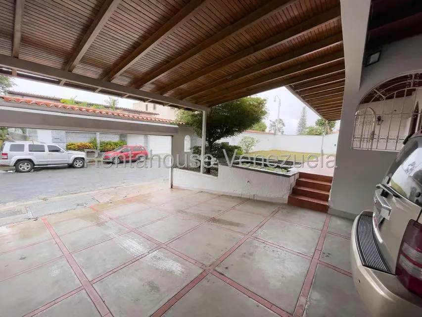 Casa (Multipes Niveles) en Venta en Santa Paula, Distrito Metropolitano - 2