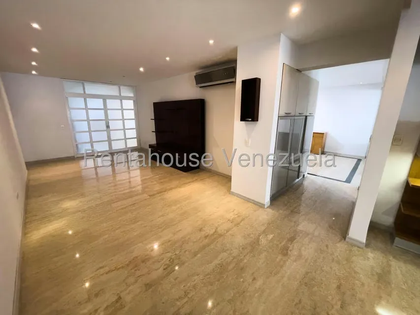 Casa (Multipes Niveles) en Venta en Santa Paula, Distrito Metropolitano - 11