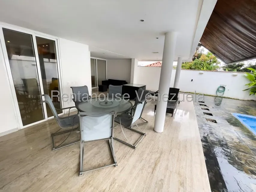 Casa (Multipes Niveles) en Venta en Santa Paula, Distrito Metropolitano - 23