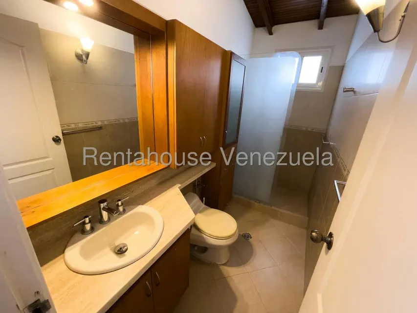 Casa (Multipes Niveles) en Venta en Santa Paula, Distrito Metropolitano - 30