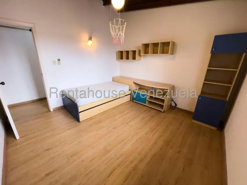 Casa (Multipes Niveles) en Venta en Santa Paula, Distrito Metropolitano - 32