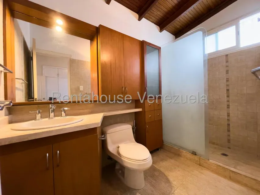 Casa (Multipes Niveles) en Venta en Santa Paula, Distrito Metropolitano - 35