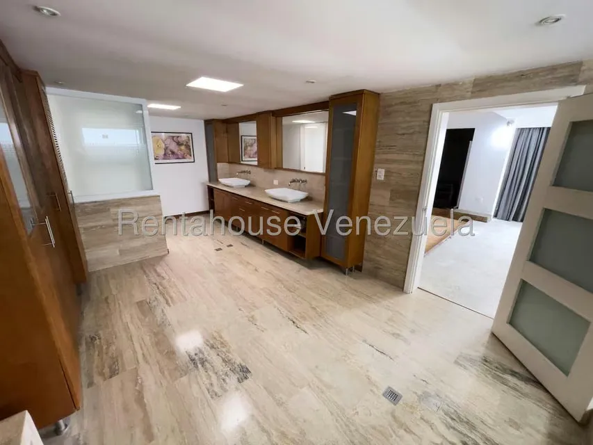 Casa (Multipes Niveles) en Venta en Santa Paula, Distrito Metropolitano - 41