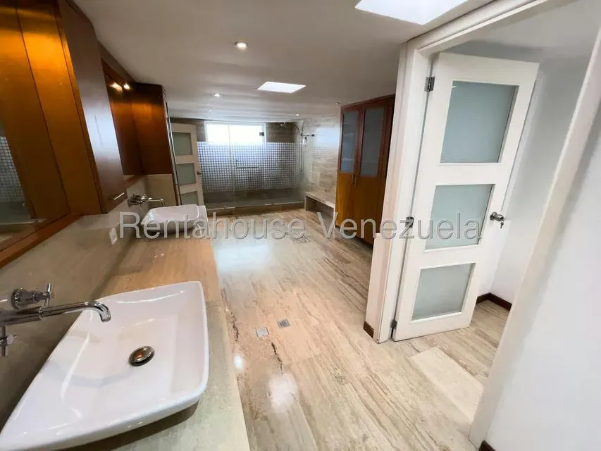 Casa (Multipes Niveles) en Venta en Santa Paula, Distrito Metropolitano - 42