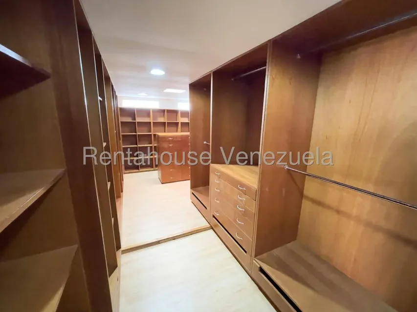Casa (Multipes Niveles) en Venta en Santa Paula, Distrito Metropolitano - 46