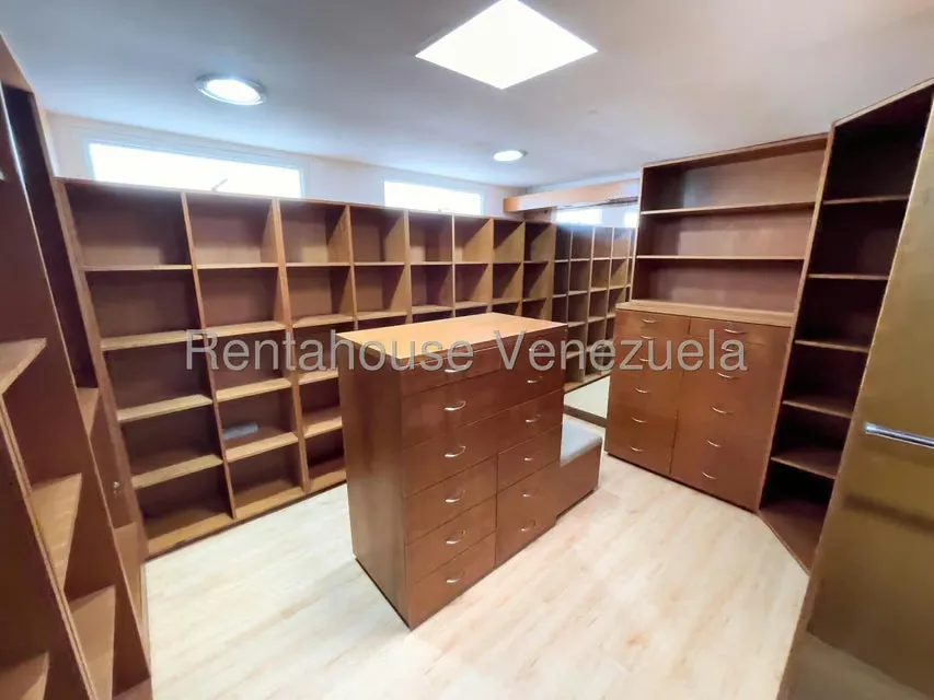 Casa (Multipes Niveles) en Venta en Santa Paula, Distrito Metropolitano - 47