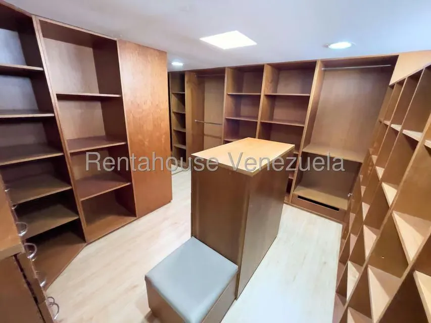 Casa (Multipes Niveles) en Venta en Santa Paula, Distrito Metropolitano - 48