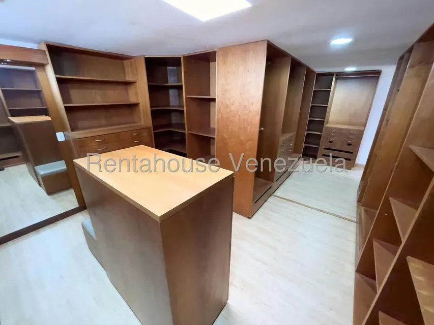 Casa (Multipes Niveles) en Venta en Santa Paula, Distrito Metropolitano - 49
