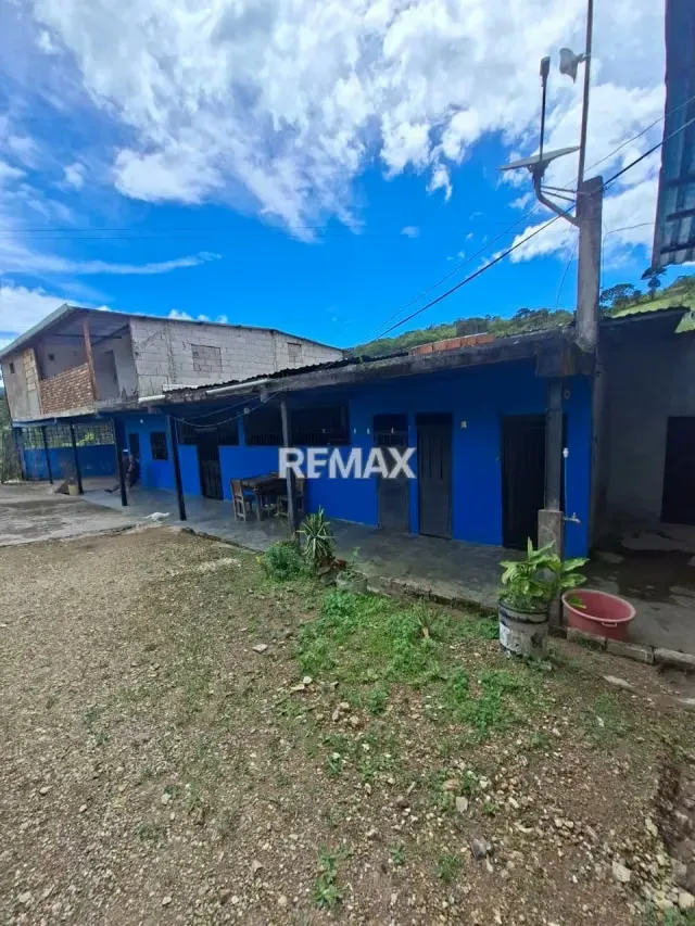 En venta Casa de Campo con solar en las guamas calle principal de cordero - 13