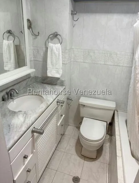 Apartamento (1 Nivel) en Venta en Los Dos Caminos, Distrito Metropolitano - 10