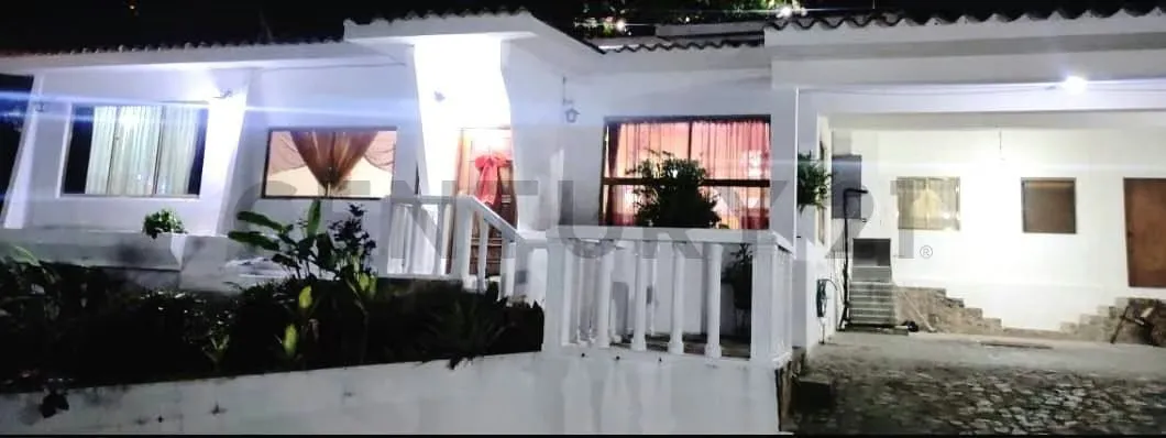 Casa en venta en Puerto La Cruz. Vía El Rincón. C.R Cantaclaro