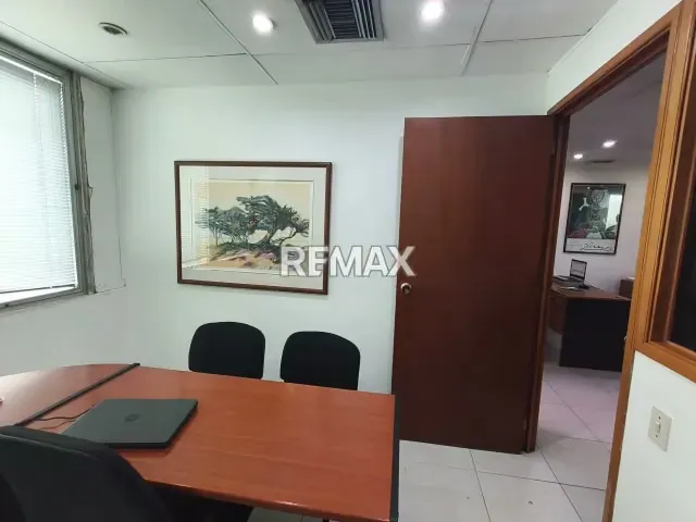 HERMOSA Y AMPLIA OFICINA EN ALQUILER EN COLINAS DE BELLO MONTE - 11