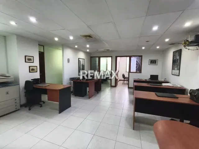 HERMOSA Y AMPLIA OFICINA EN ALQUILER EN COLINAS DE BELLO MONTE - 14