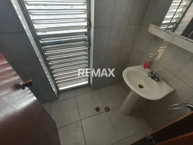 HERMOSA Y AMPLIA OFICINA EN ALQUILER EN COLINAS DE BELLO MONTE - 18