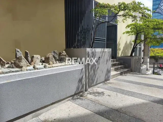 HERMOSA Y AMPLIA OFICINA EN ALQUILER EN COLINAS DE BELLO MONTE - 2
