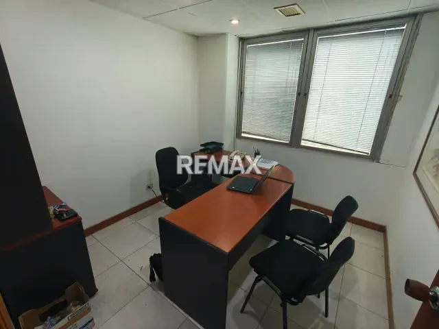 HERMOSA Y AMPLIA OFICINA EN ALQUILER EN COLINAS DE BELLO MONTE - 10