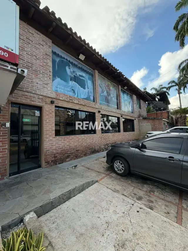 En venta PUNTO COMERCIAL EN EL VIÑEDO - frente a le ble