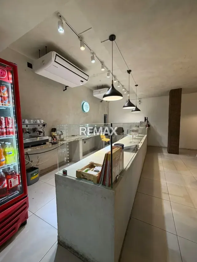 En venta PUNTO COMERCIAL EN EL VIÑEDO - frente a le ble - 12