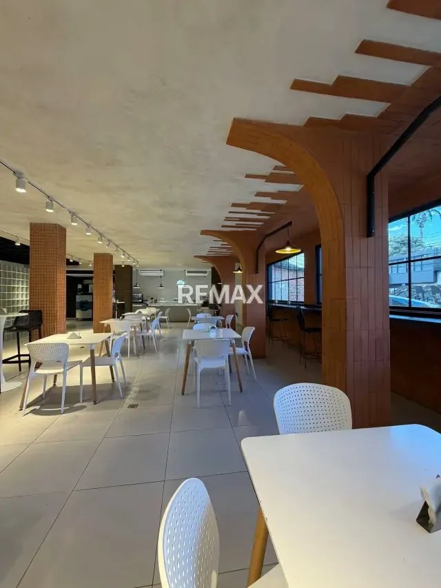 En venta PUNTO COMERCIAL EN EL VIÑEDO - frente a le ble - 13