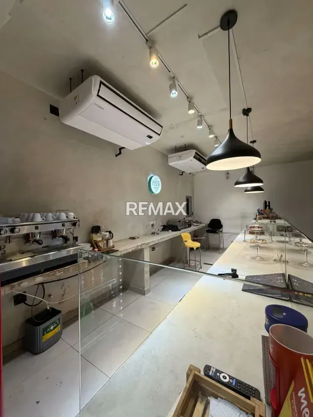 En venta PUNTO COMERCIAL EN EL VIÑEDO - frente a le ble - 15