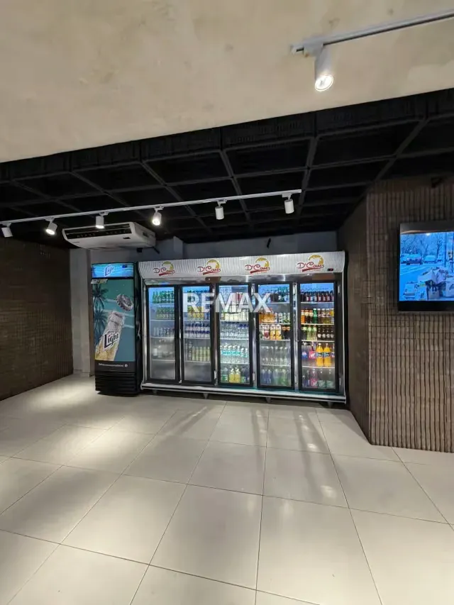 En venta PUNTO COMERCIAL EN EL VIÑEDO - frente a le ble - 17