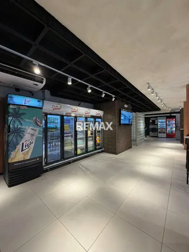 En venta PUNTO COMERCIAL EN EL VIÑEDO - frente a le ble - 18
