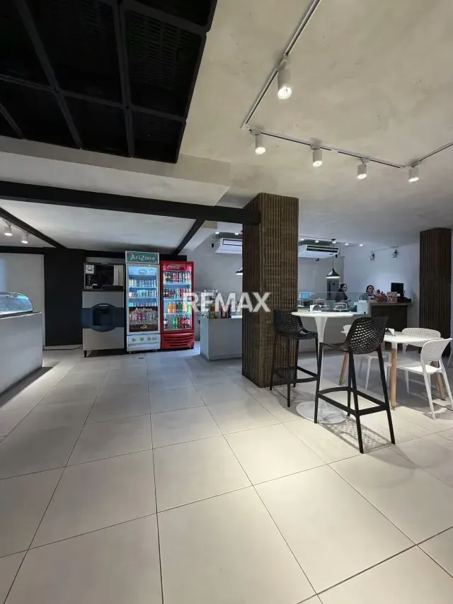 En venta PUNTO COMERCIAL EN EL VIÑEDO - frente a le ble - 4