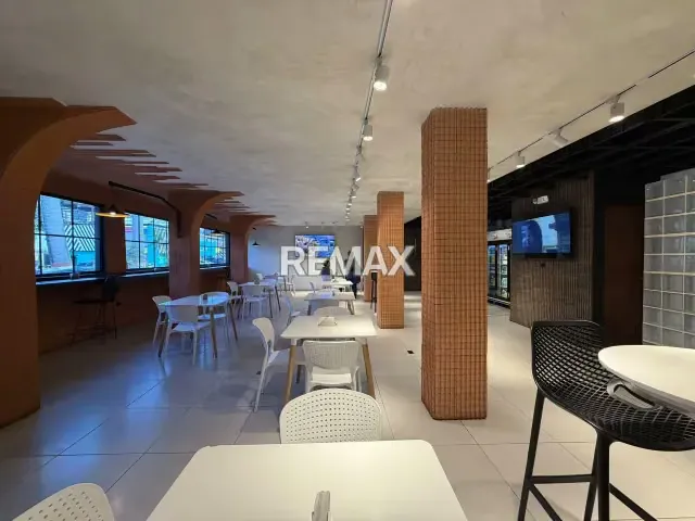 En venta PUNTO COMERCIAL EN EL VIÑEDO - frente a le ble - 5