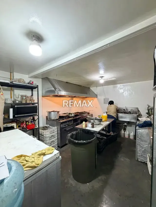 En venta PUNTO COMERCIAL EN EL VIÑEDO - frente a le ble - 10