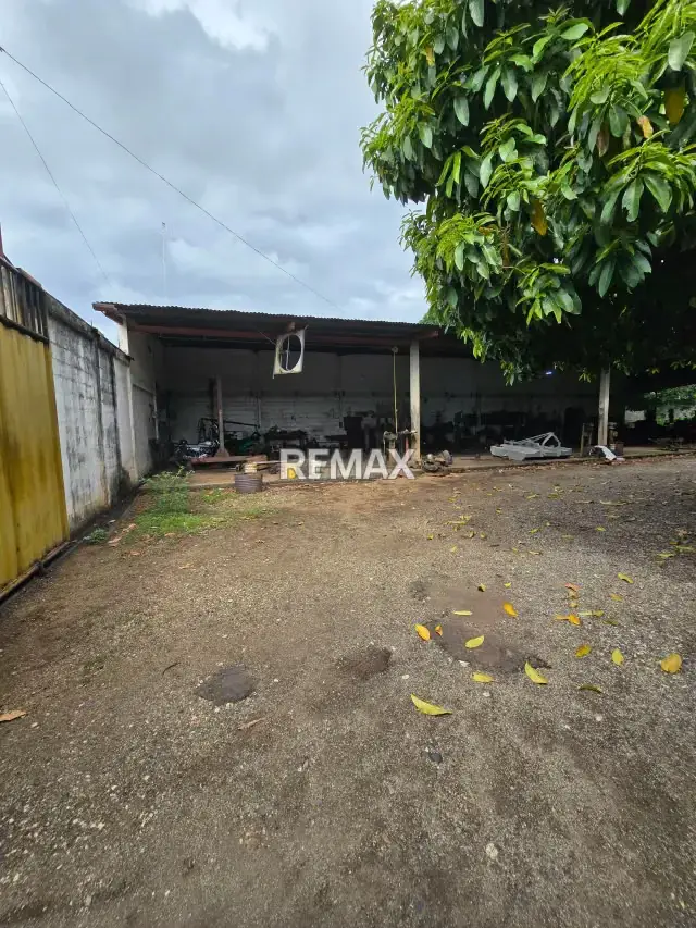 TERRENO CON BIENHECHURIAS EN VENTAS