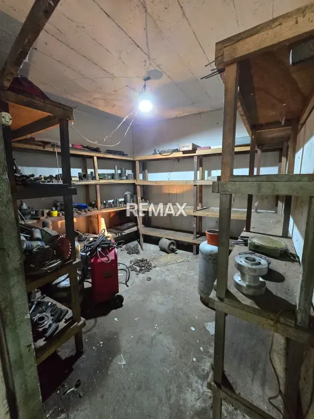 TERRENO CON BIENHECHURIAS EN VENTAS - 6