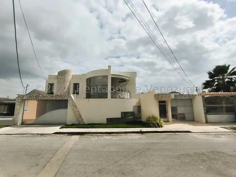 Casa (Multipes Niveles) en Venta en Corinsa, Aragua