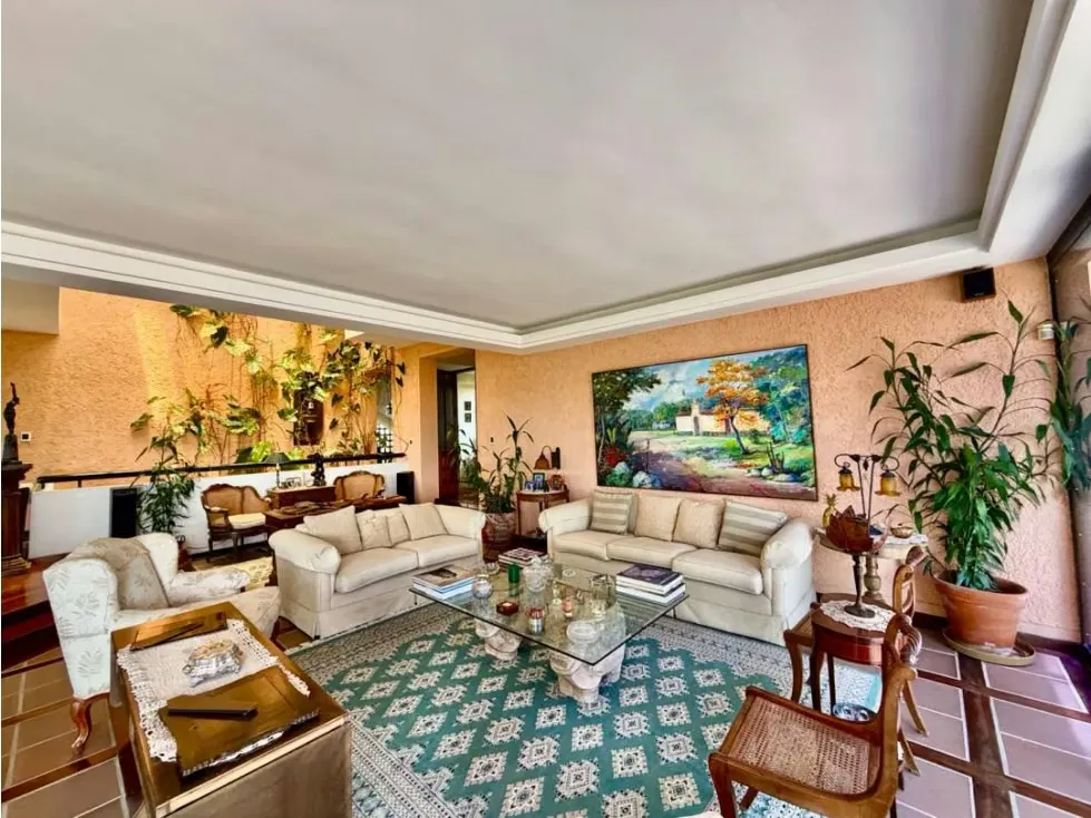 Se vende casa 1.113m2 6h+s+ch/7b/9p La Lagunita