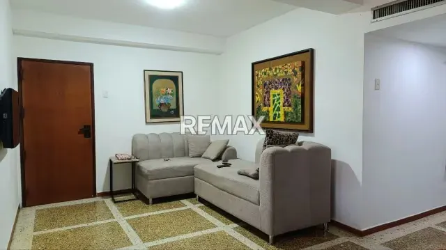 APARTAMENTO EN VENTA EDIFICIO INCARDI A POCOS METROS DE LA AV DELICIAS