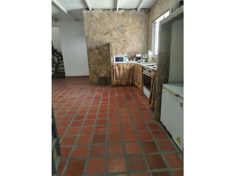 Alquilo local para depósito 250m2 Av. Baralt 6675 - 11