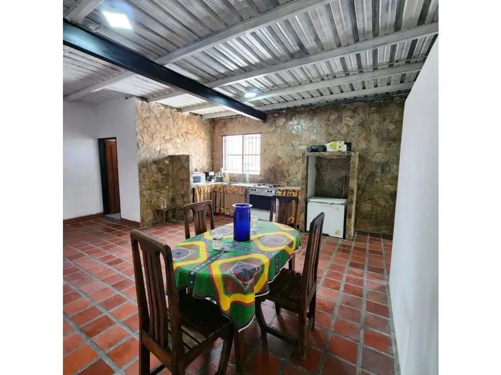 Alquilo local para depósito 250m2 Av. Baralt 6675 - 3
