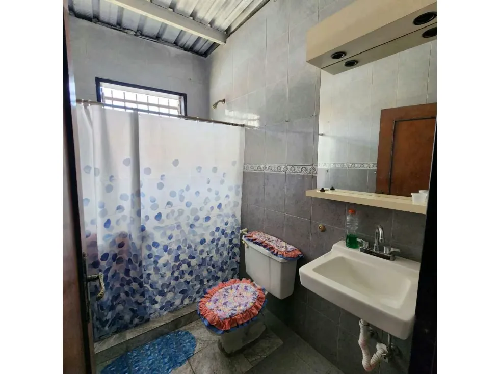 Alquilo local para depósito 250m2 Av. Baralt 6675 - 4