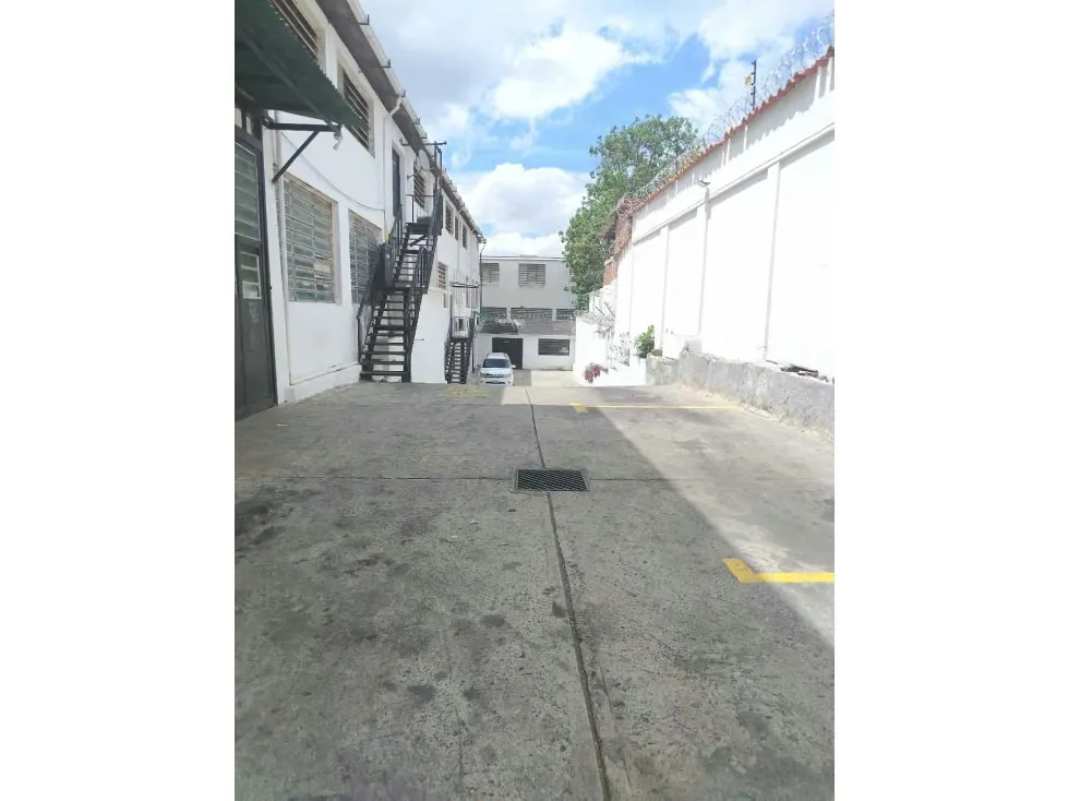 Alquilo local para depósito 250m2 Av. Baralt 6675 - 8