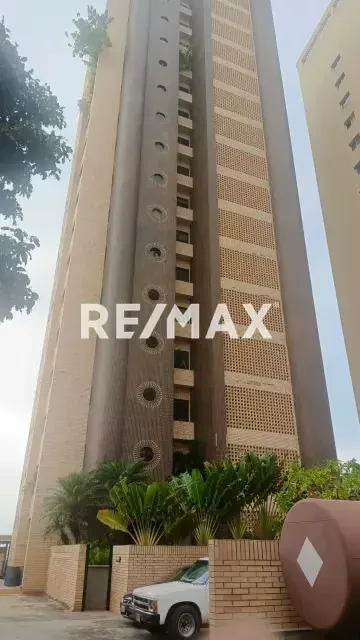 SE VENDE BELLO APTO AMOBLADO Y ACTUALIZADO DE 2 PISOS EN EDIFICIO BELEYRE