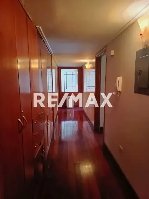 SE VENDE BELLO APTO AMOBLADO Y ACTUALIZADO DE 2 PISOS EN EDIFICIO BELEYRE - 2