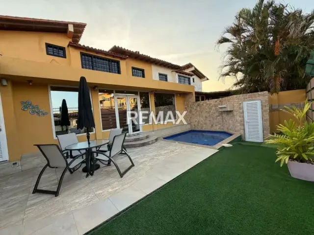Casa bifamiliar de Arquitectura moderna en Venta, ubicada en la Primera Etapa de la Urbanización Campestre San Miguel, Maturín. - 9