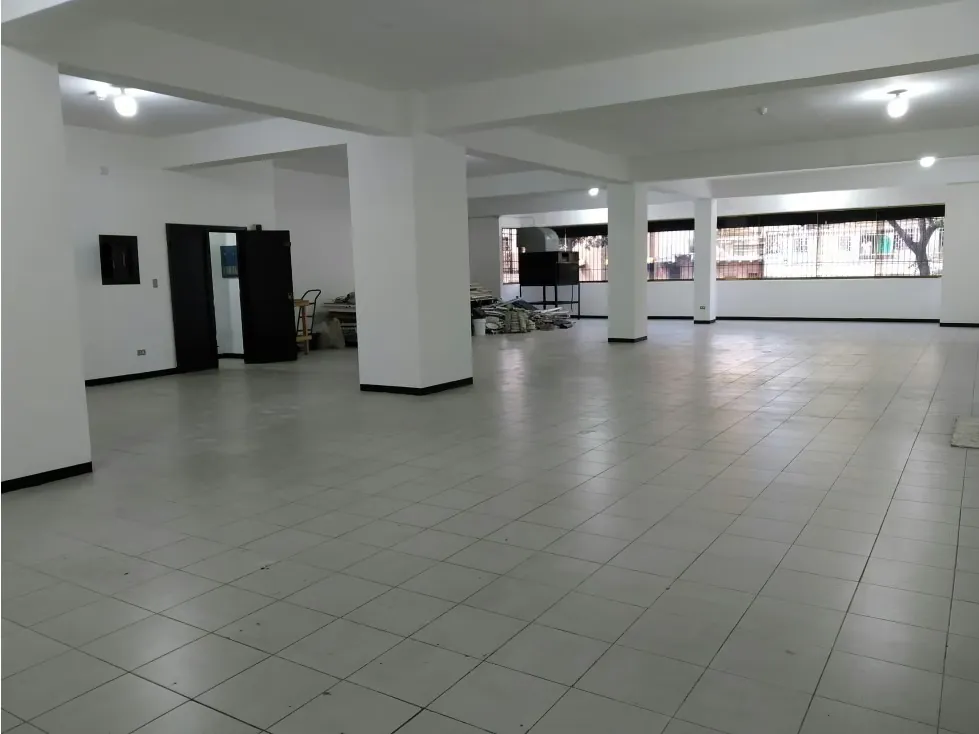 Se alquila local en mezzanina 300m2 Av Baralt 8109 - 3