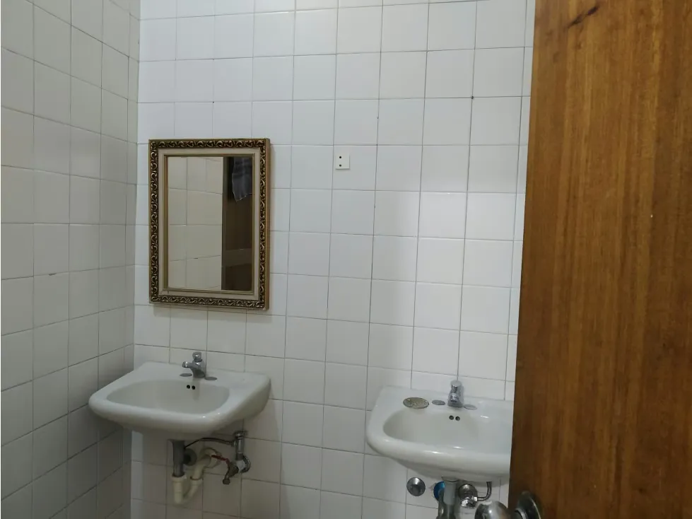 Se alquila local en mezzanina 300m2 Av Baralt 8109 - 4