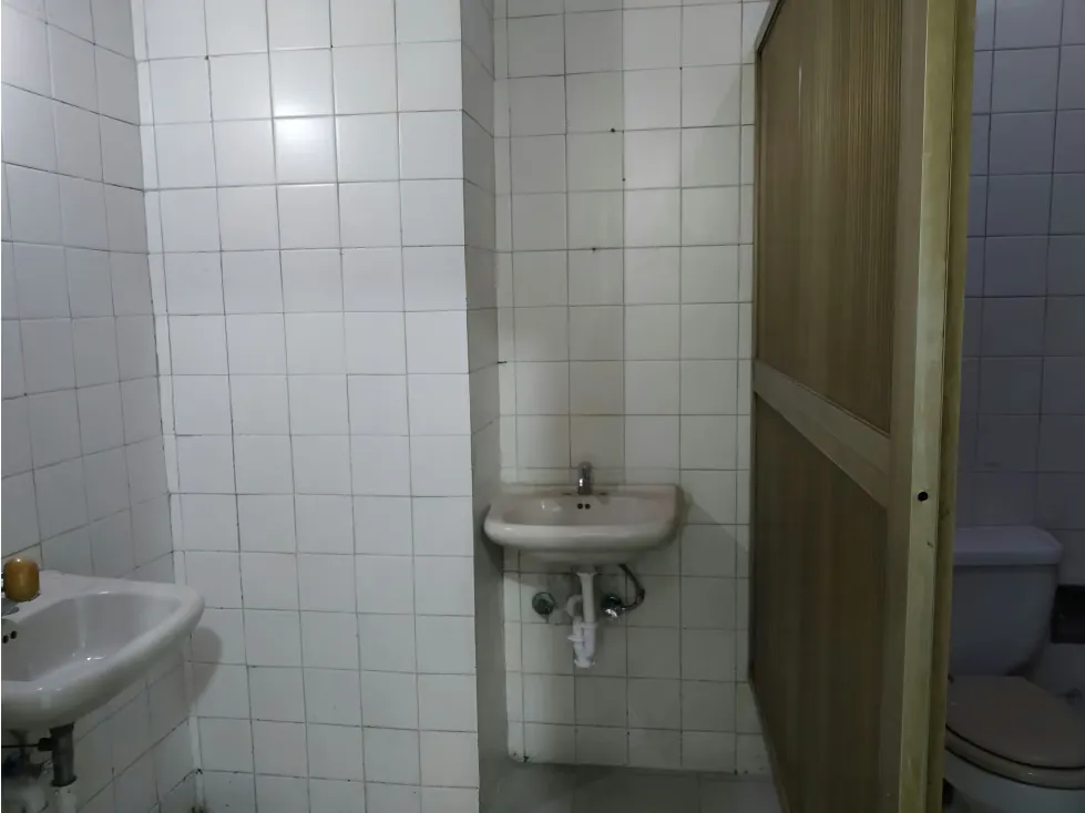 Se alquila local en mezzanina 300m2 Av Baralt 8109 - 6