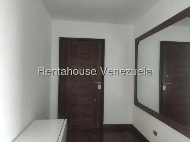 Apartamento (1 Nivel) en Alquiler en Santa Paula, Distrito Metropolitano - 11